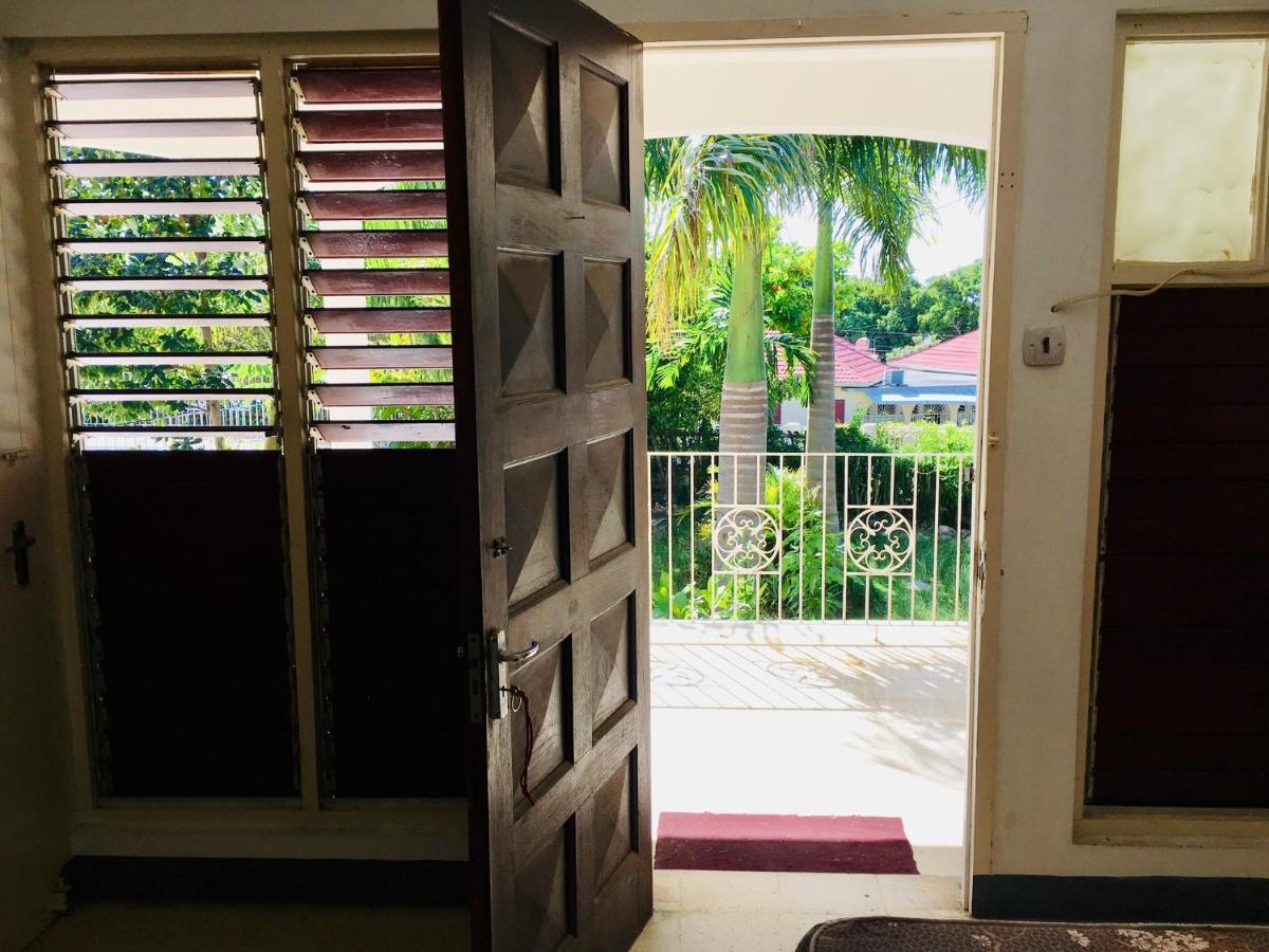 African Symbol Guest House Montego Bay Eksteriør billede