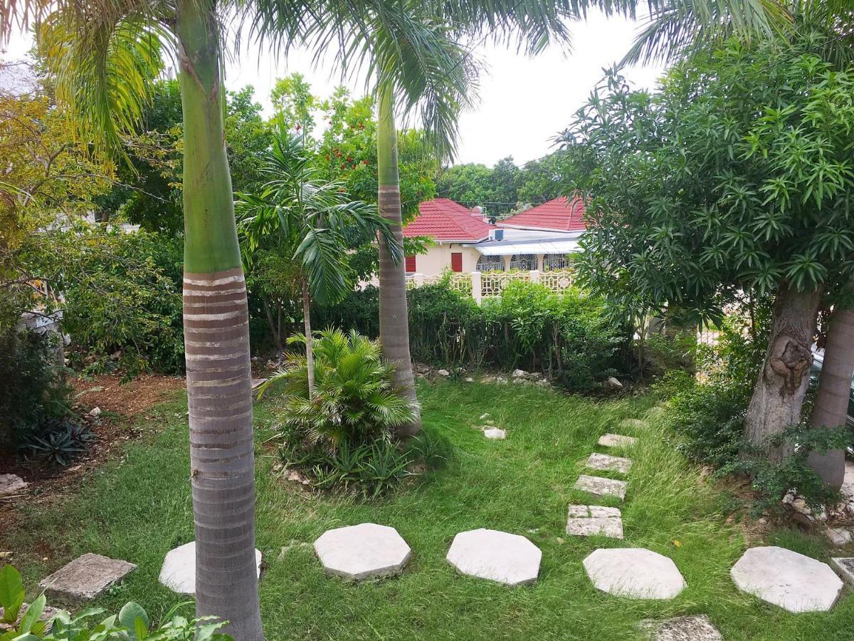 African Symbol Guest House Montego Bay Eksteriør billede